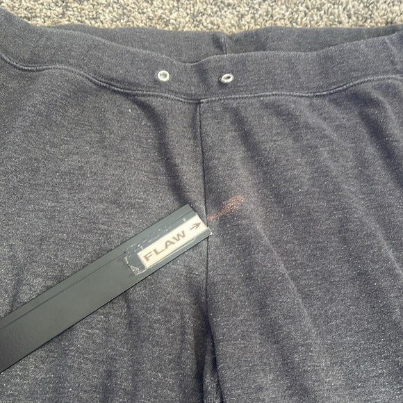 Grey capri sweat pants size Large - Picture 2 of 12